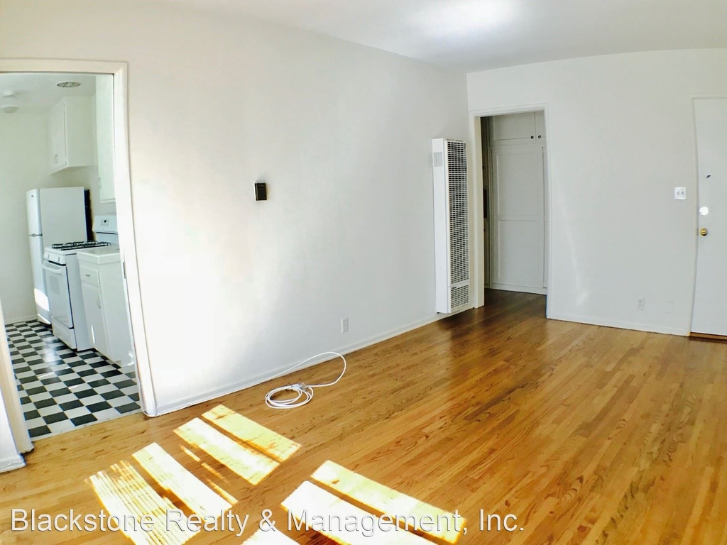 1601 Greenfield Ave - Photo 1