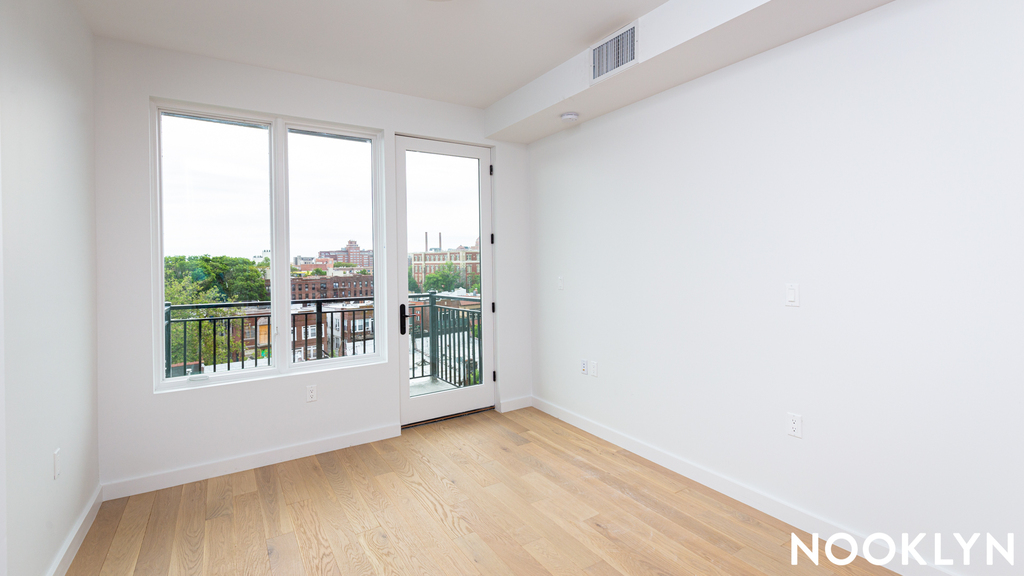 698 Empire Blvd - Photo 3