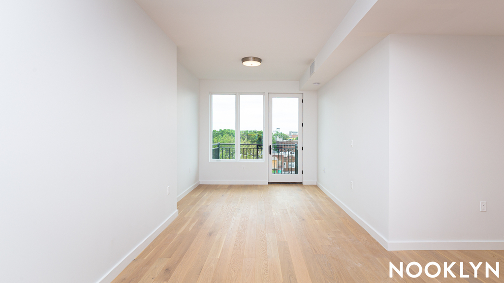 698 Empire Blvd - Photo 2