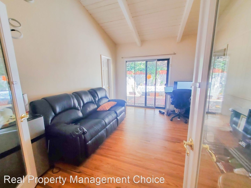 1115 N Beverly Glen - Photo 10