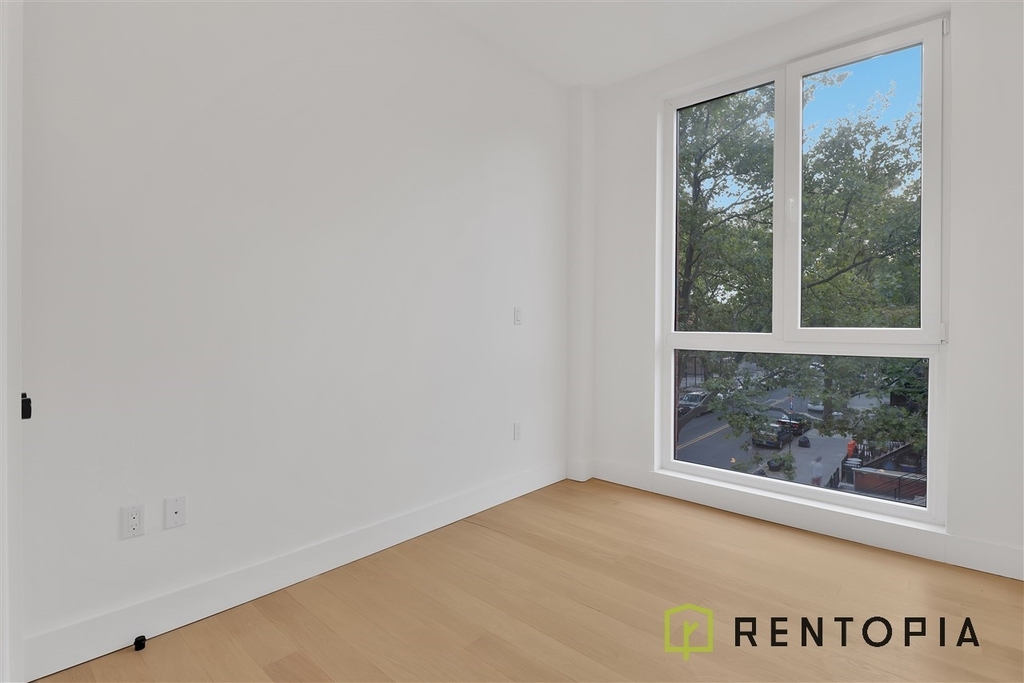 426 Tompkins Avenue - Photo 1