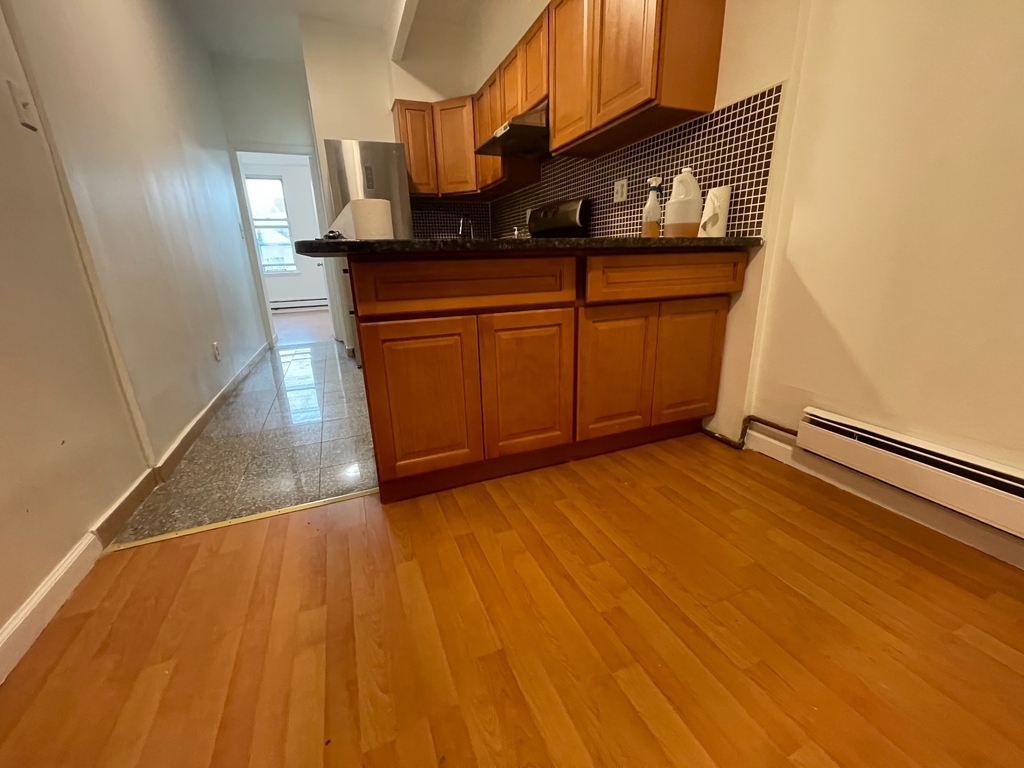 221 Knickerbocker Avenue - Photo 2