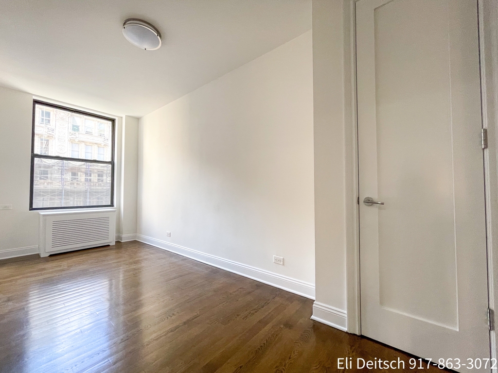 200 West 58th Street - Photo 6