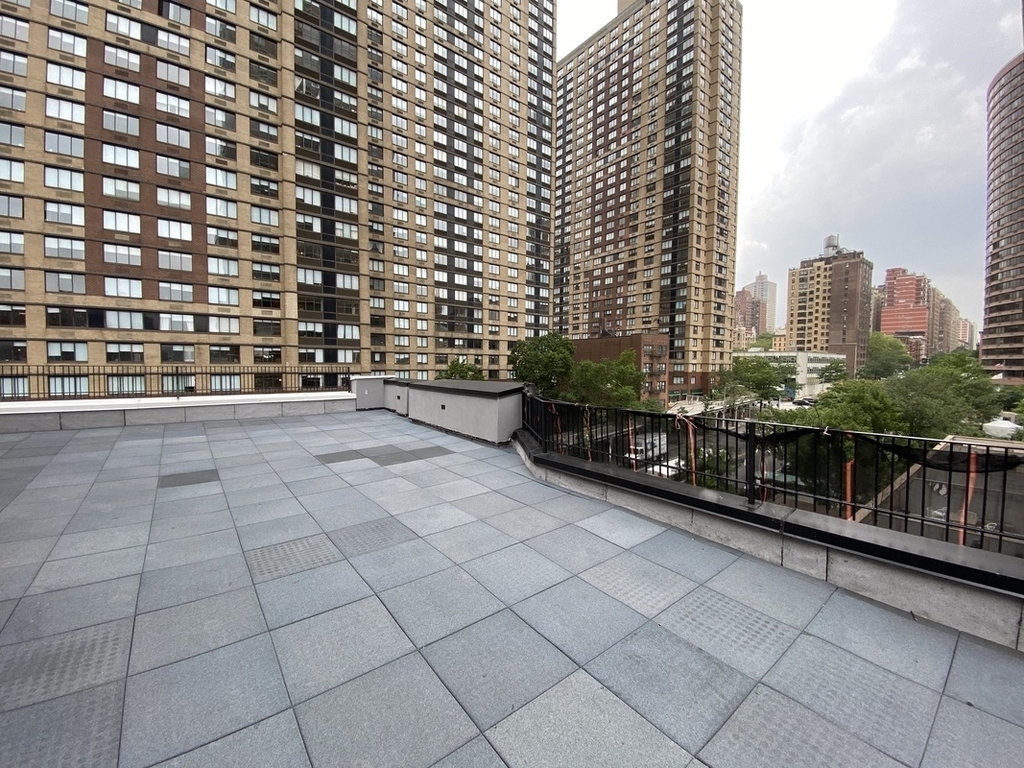 East 96th Street - Photo 10