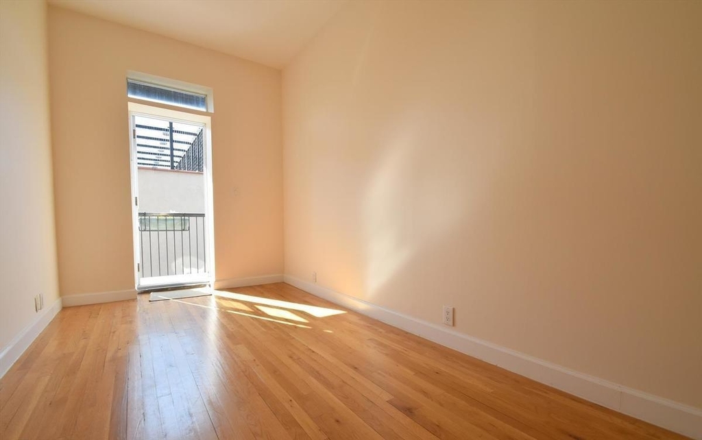 2099 5th Avenue - Photo 3