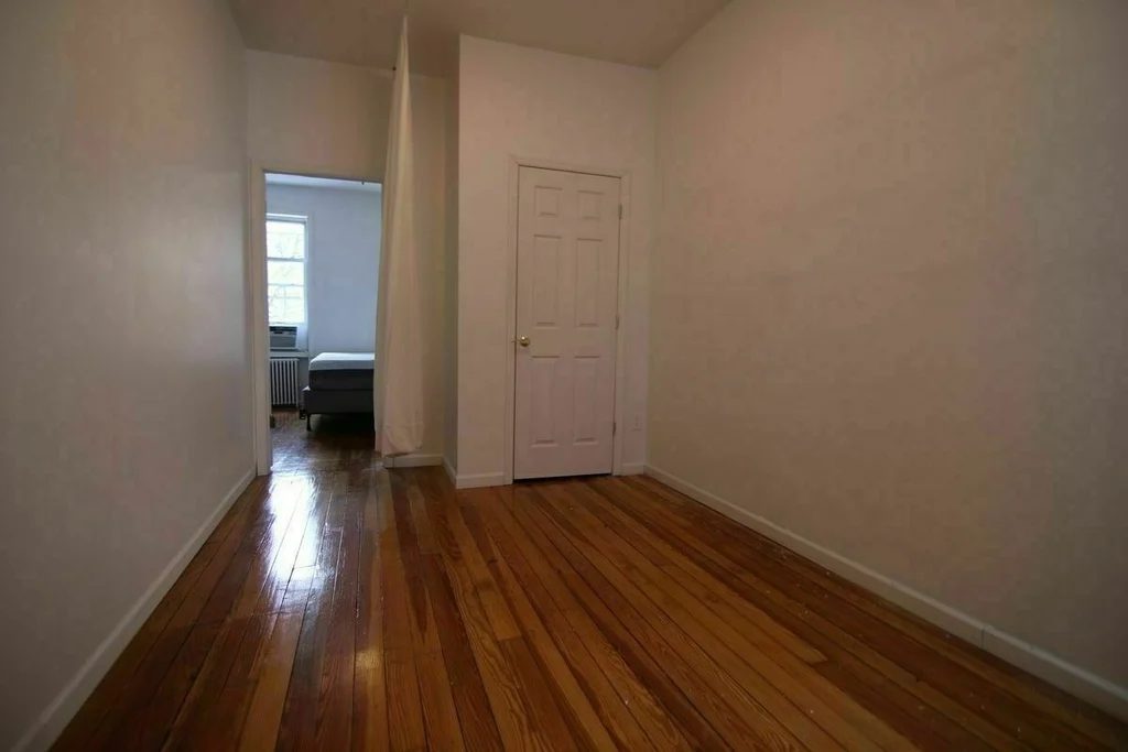 1660 putnam Ave #2L - Photo 0