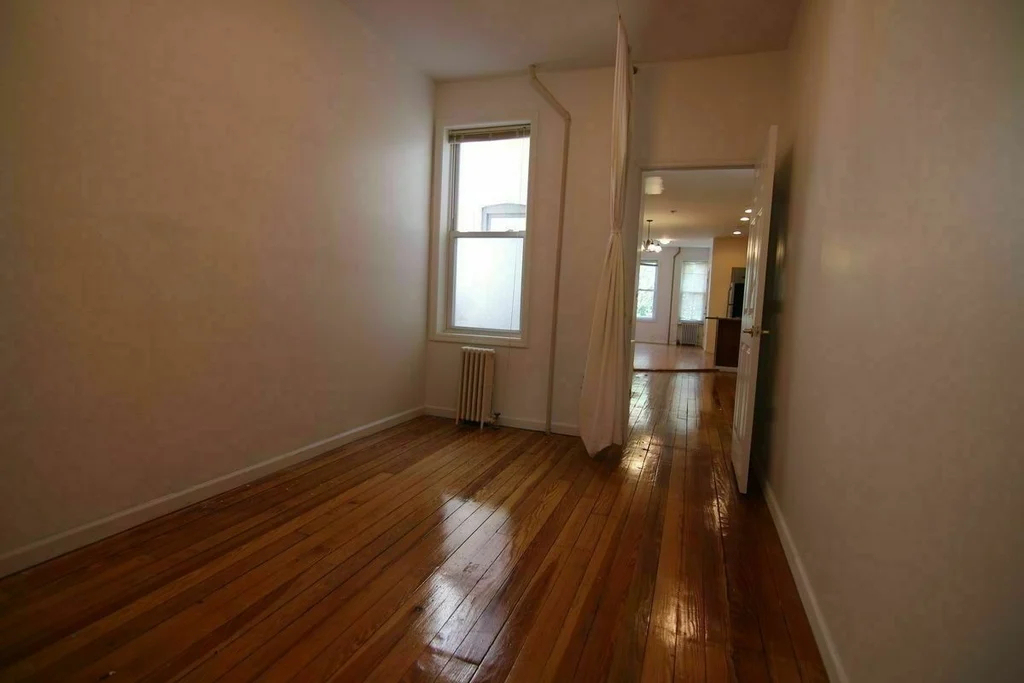 1660 putnam Ave #2L - Photo 4