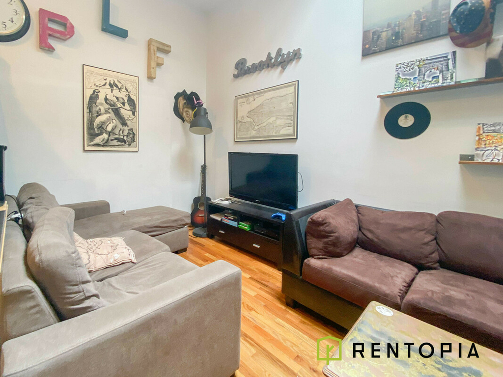 527 Marcy Avenue - Photo 1