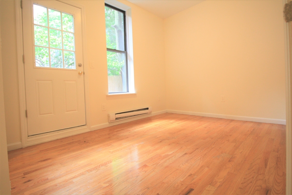 283 Mott St - Photo 2