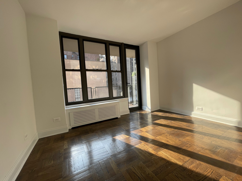 165 East 25th Street - Photo 2