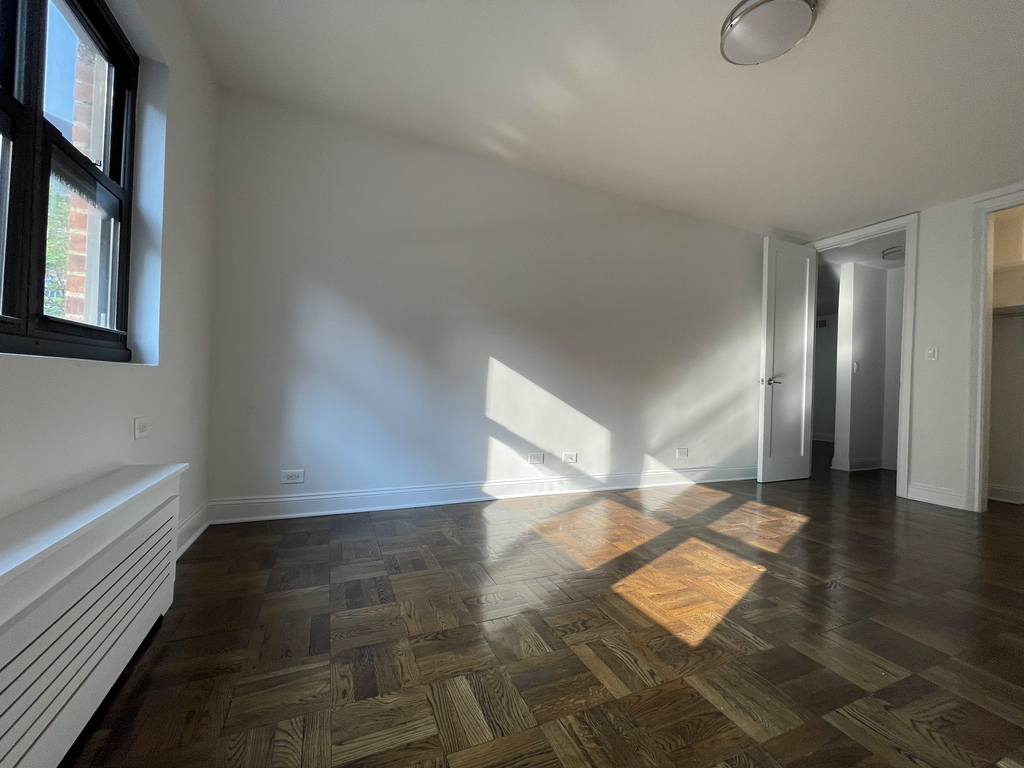 165 East 25th Street - Photo 6