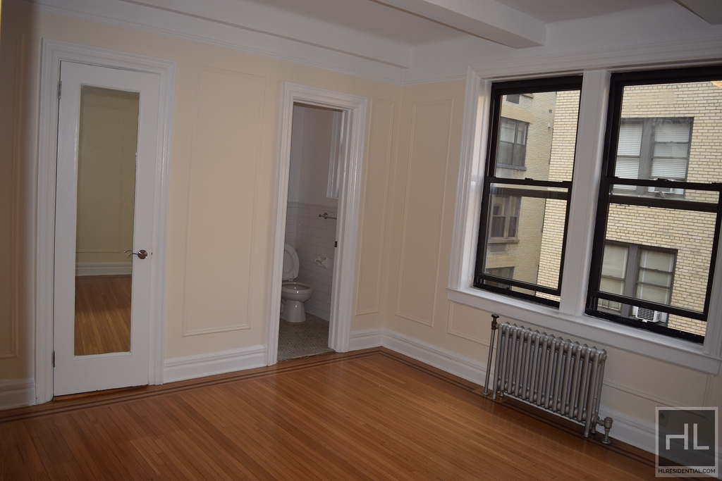 East 92nd Street - Photo 8