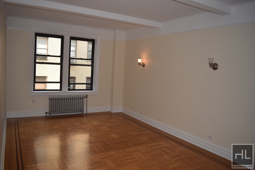 East 92nd Street - Photo 6