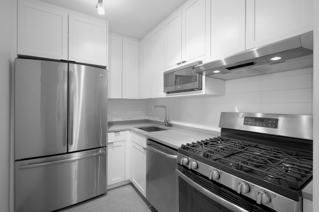 124 West 60th Street - Photo 2