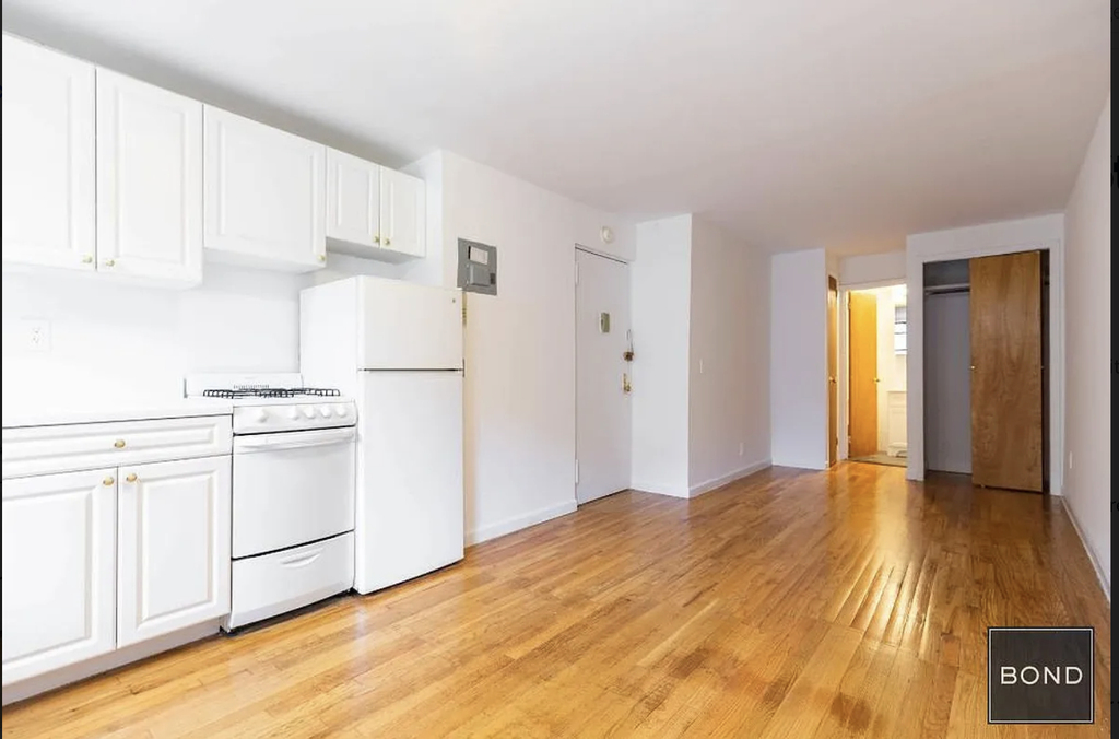 east 11th Street - Photo 1