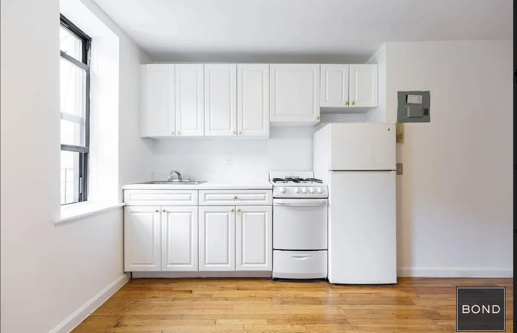 east 11th Street - Photo 4