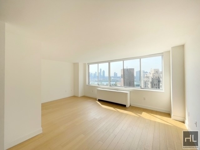 East 54 Street - Photo 1