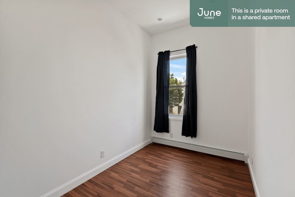 1110 Halsey Street - Photo 2