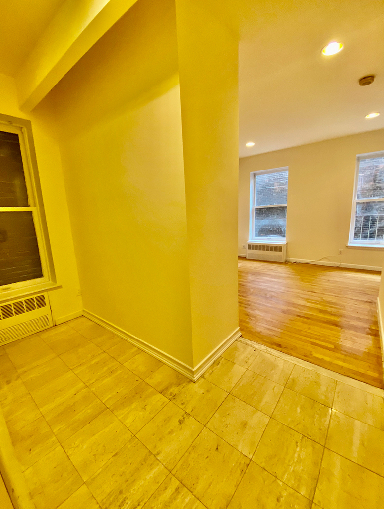 37 West 65th Street - Photo 2