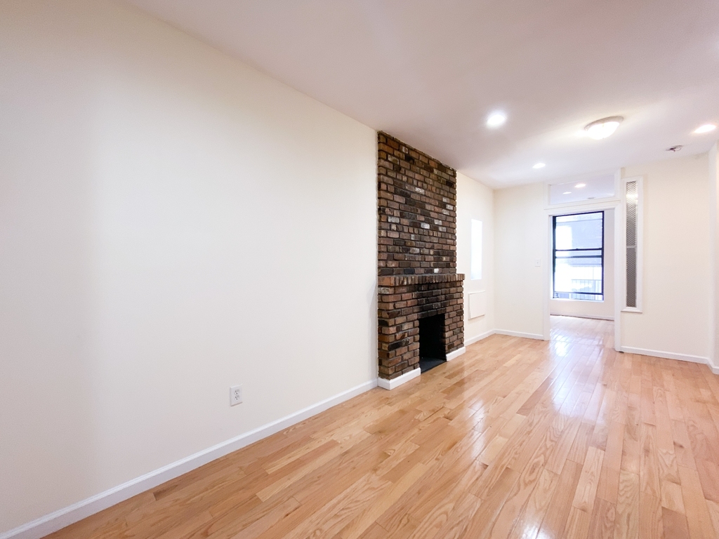 238 West 20th Street - Photo 3