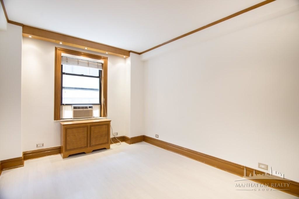 W 58th St - Photo 1