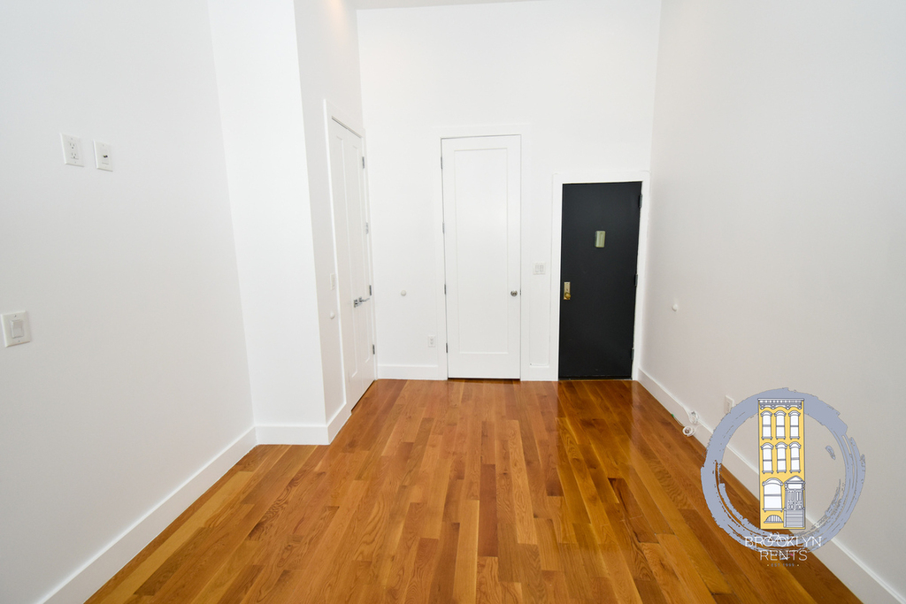 210 Wyckoff Avenue - Photo 5