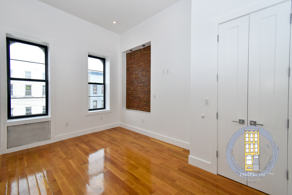 210 Wyckoff Avenue - Photo 3