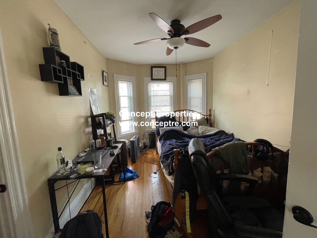 NO BROKER FEE - 4beds/2baths in the heart of Davis Sq.  - Photo 5