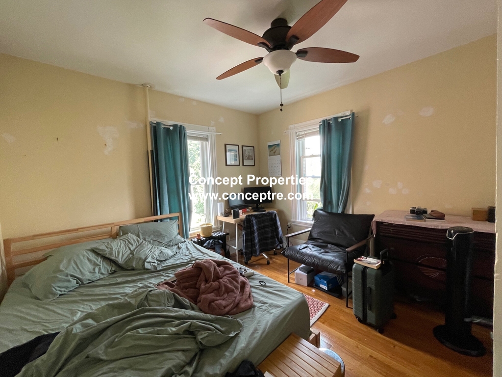 NO BROKER FEE - 4beds/2baths in the heart of Davis Sq.  - Photo 4