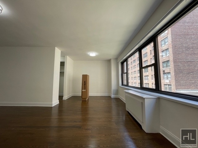 East 56 Street - Photo 5