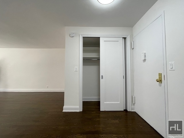 East 56 Street - Photo 2