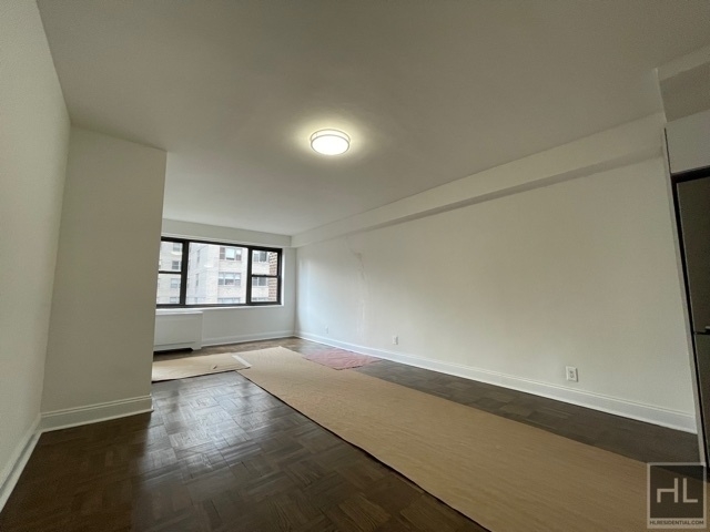 East 56 Street - Photo 4