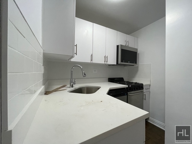 East 56 Street - Photo 1