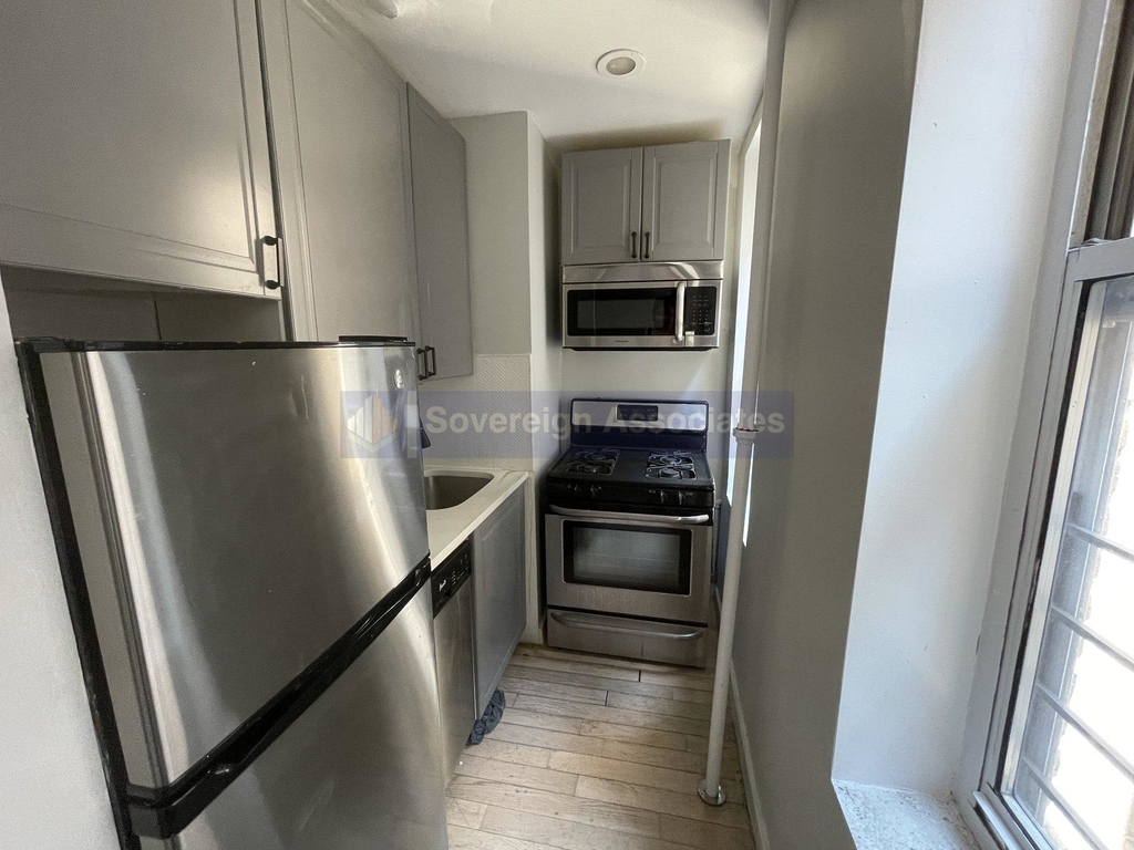 221 Wadsworth Avenue - Photo 2