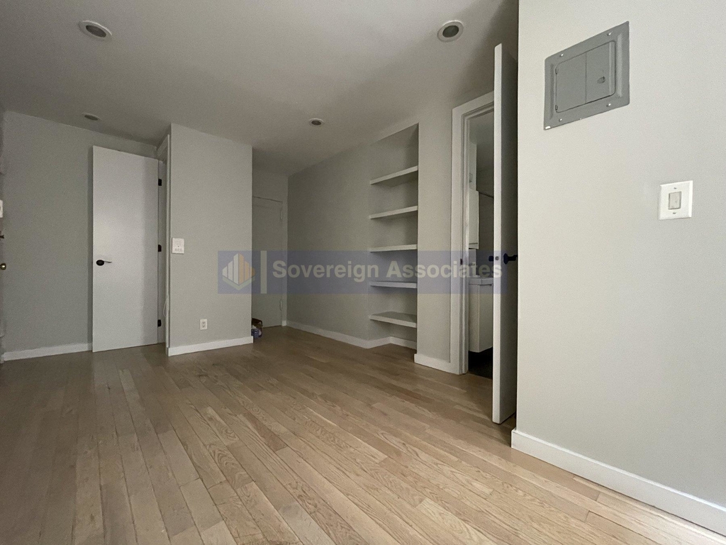 221 Wadsworth Avenue - Photo 1