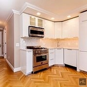 East 86th Street - Photo 1