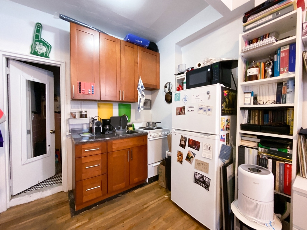 319 East 5th Street - Photo 2