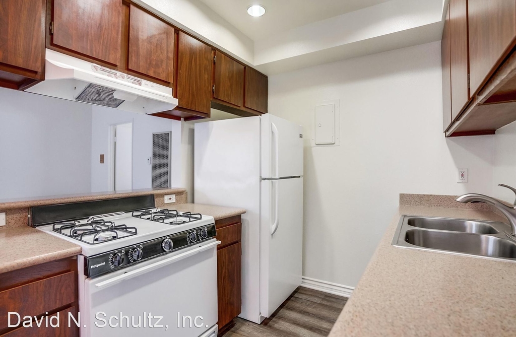 520 W. Wilson Avenue - Photo 6