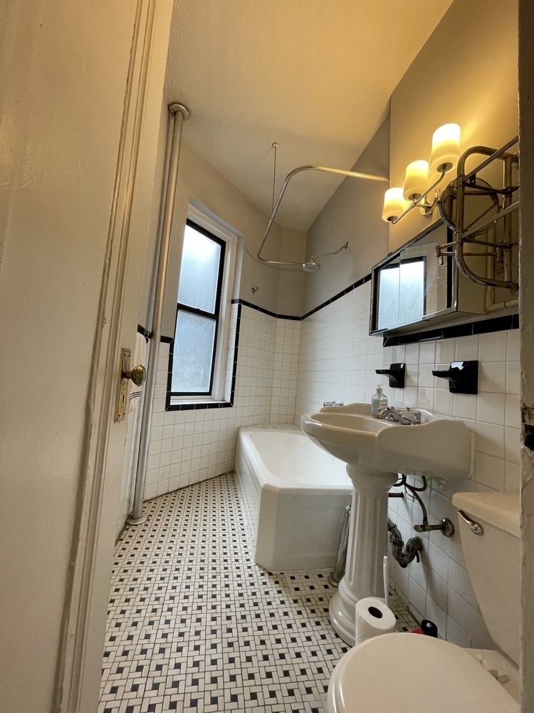 485 Central Park West - Photo 4