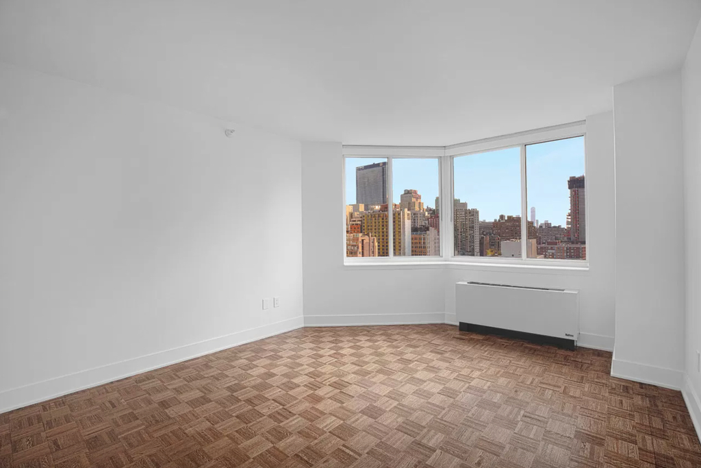 420 West 42nd Street - Photo 5