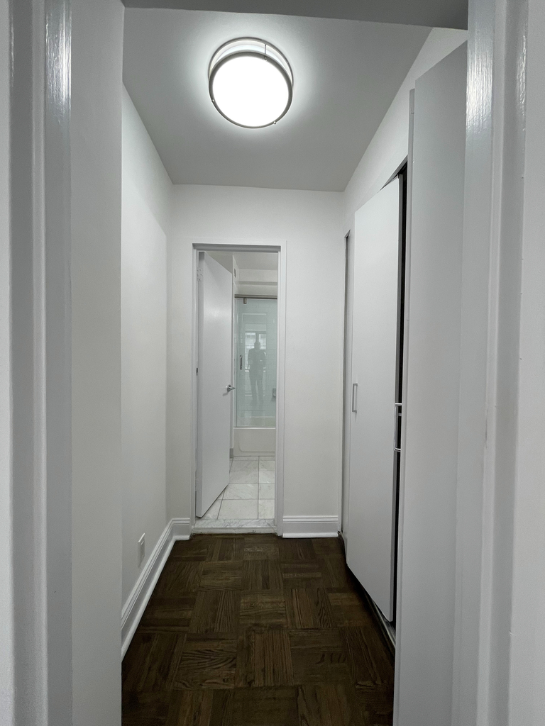 405 East 56th Street - Photo 4