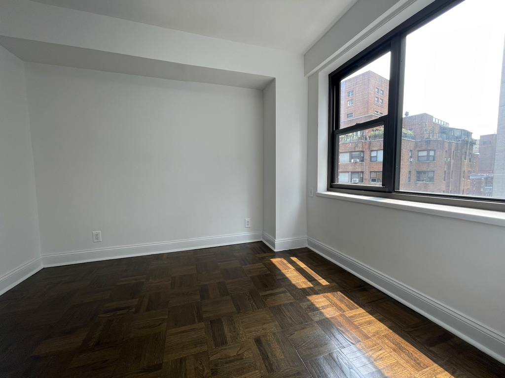 405 East 56th Street - Photo 3