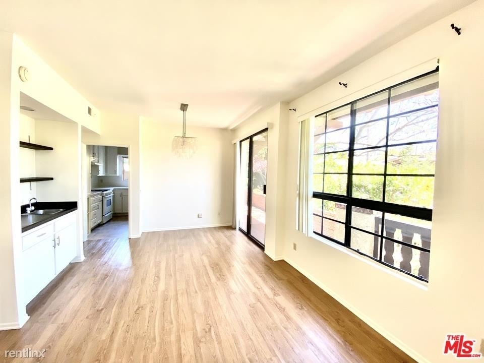 938 18th St Apt 1 - Photo 4