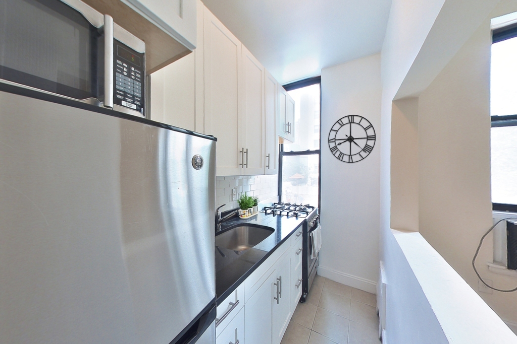 164 East 36th Street - Photo 7