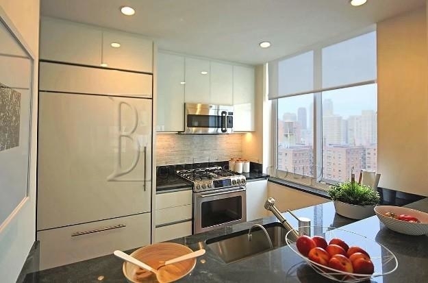 175 West 60th Street - Photo 1