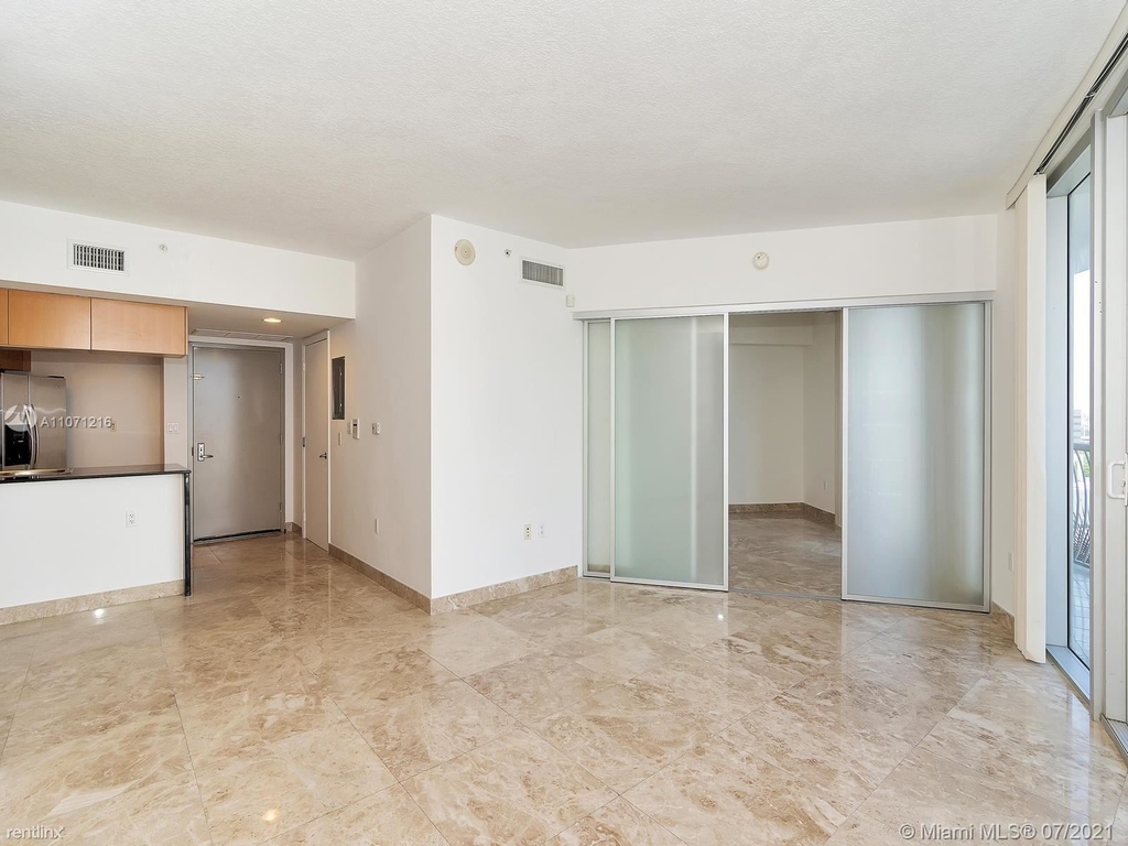 1750 N Bayshore Dr Apt 1515 - Photo 1