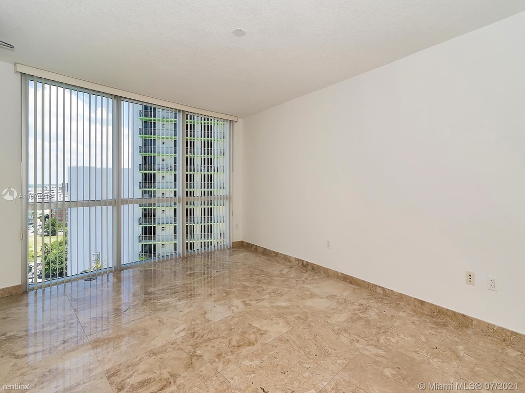 1750 N Bayshore Dr Apt 1515 - Photo 5