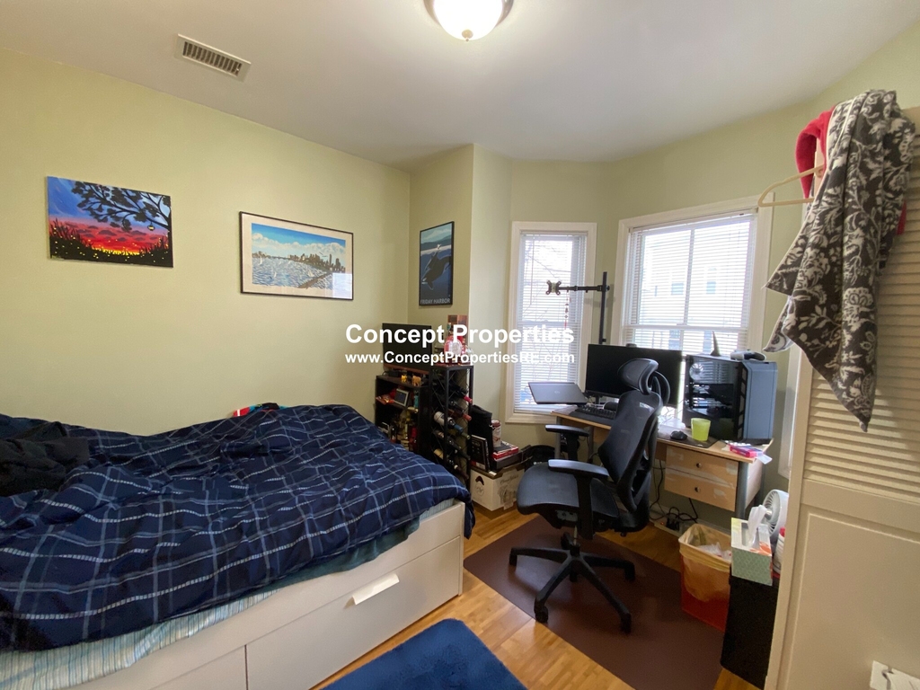 4 Beds/2baths on Forbes St ( Jamaica Plain)  - Photo 4