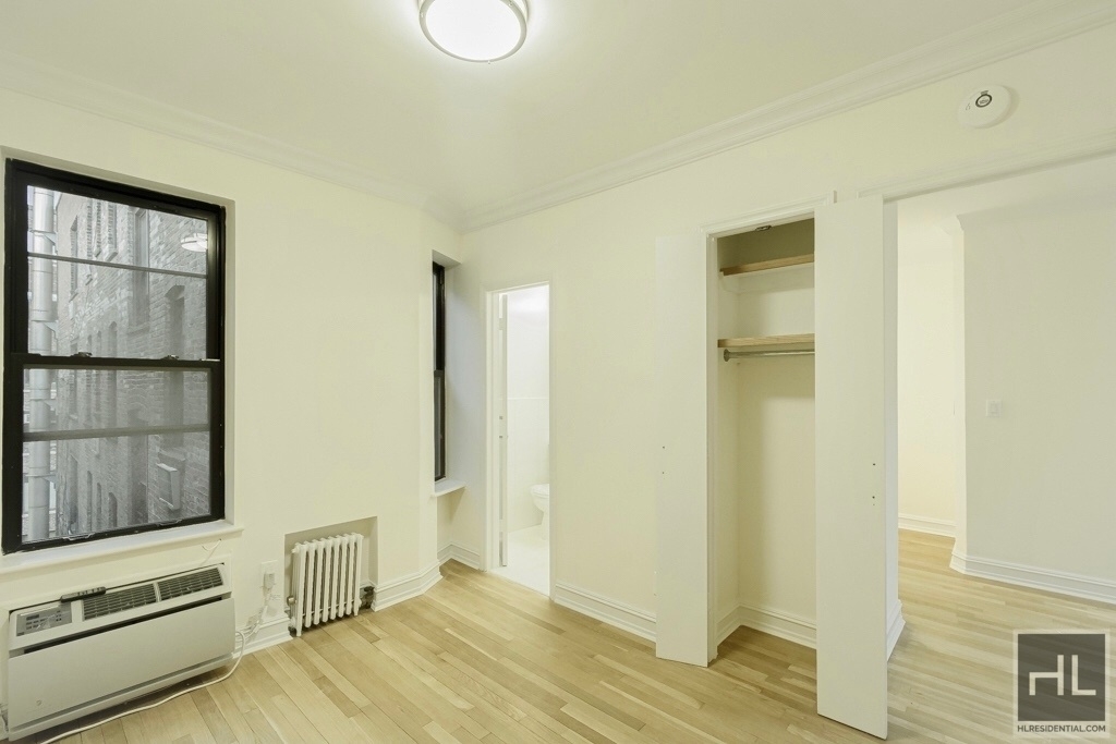 East 58 Street - Photo 3