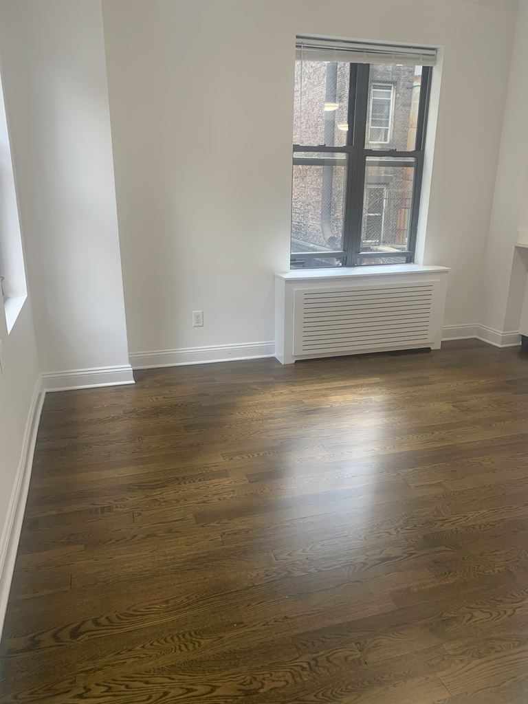 140 East 46th Street - Photo 6